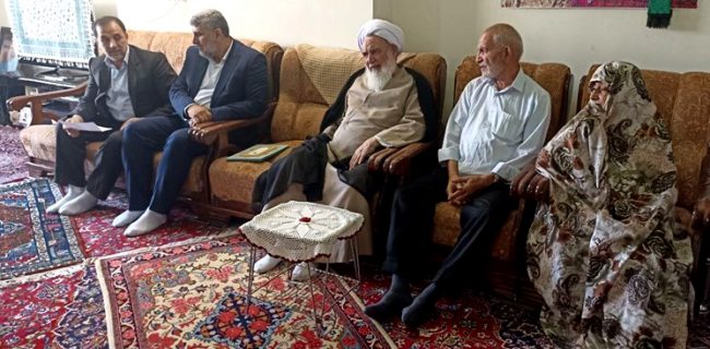 دیدار نماینده ولی فقیه در کرمانشاه با خانواده‌های شهدا