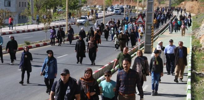 برگزاری «پیاده‌روی خانوادگی» در کرمانشاه/ از ۲۰ برنده سفر به مشهد مقدس شوید